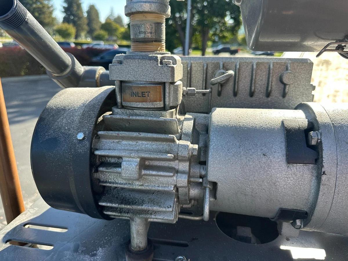 Used 1.5hp Busch 20 cfm/15 TORR Vacuum Pump - 80 Gal. Tank - Carson City,NV