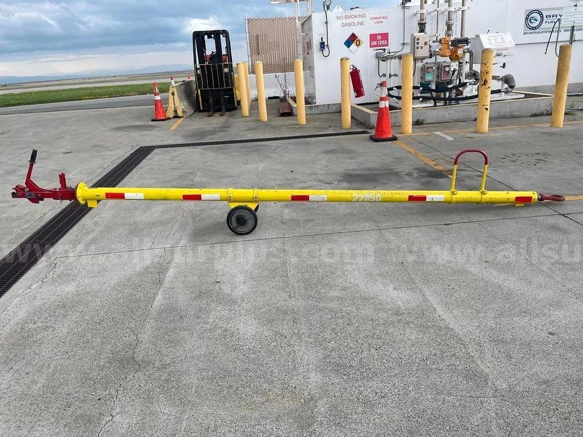 Used Hall AIRBUS BOEING Airplane Towbar TB-9267 Oakland, CA (OAK)
