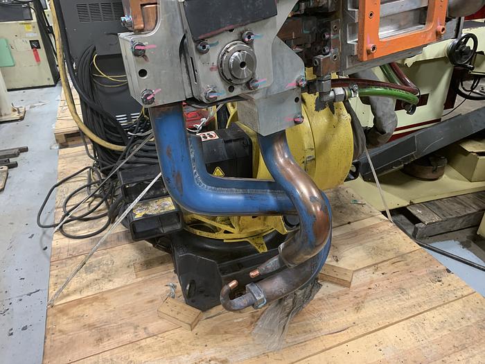 Used FANUC R2000iB/210F 210KG X 2655MM REACH 6 AXIS CNC ROBOT W/R30iA CONTROLS WITH ARO SERVO GUN