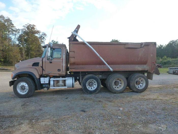 Used 2003 MACK GRANITE CV713