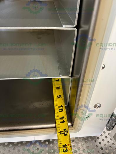 Used VWR  414004-584 Vacuum Oven 25-200ºC, 120V w/ Shelves
