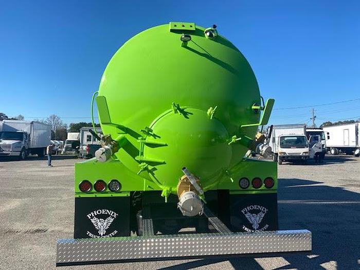 Used 2012 Kenworth pump truck for sale new 3,600 gallon new for Sale in