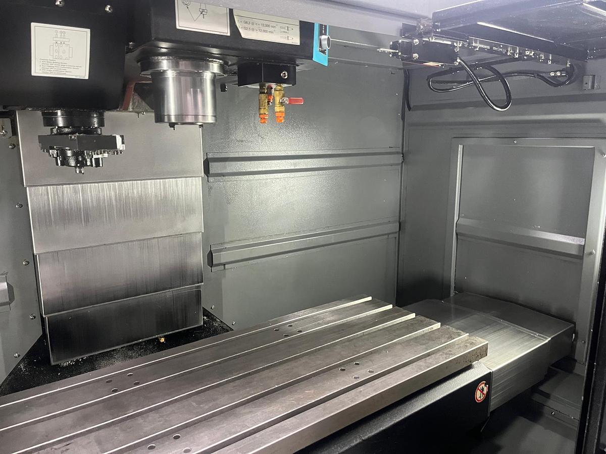 Used 2014 Hurco VM30i