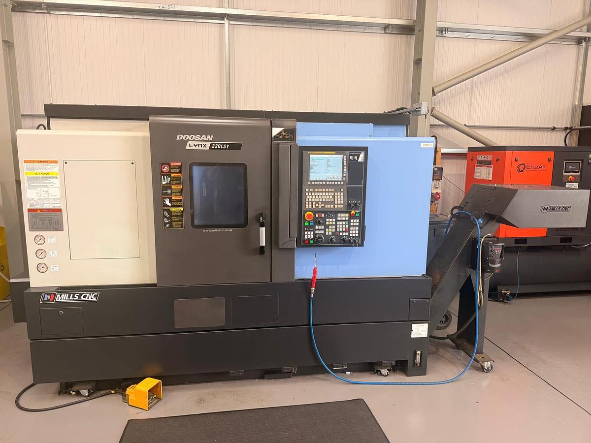 Used 2016 Doosan Lynx 220 LYSC