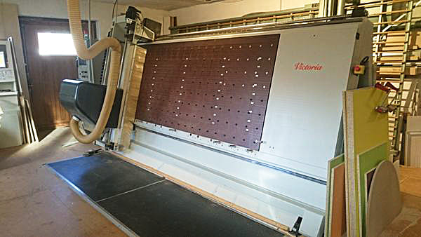 Used OMNIA TEC V300. 125 VICTORIA - 2001