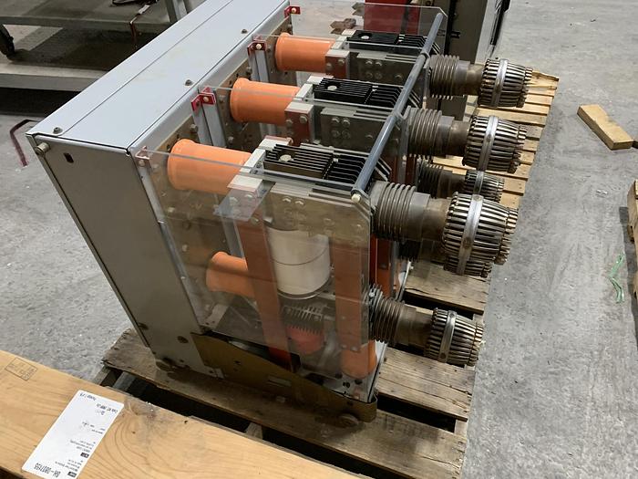 Used SQUARE D COMPANY 3000 AMP MEDIUM VOLTAGE BREAKER VACUUM SWITCH