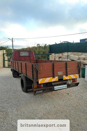 Used 1980 Toyota Dyna BU30 300 6 tyres 5 ton truck.