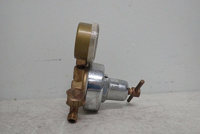 Used Fisher Scientific Company FS-100 Compressed Gas Regulator with CGA-580 Fitting