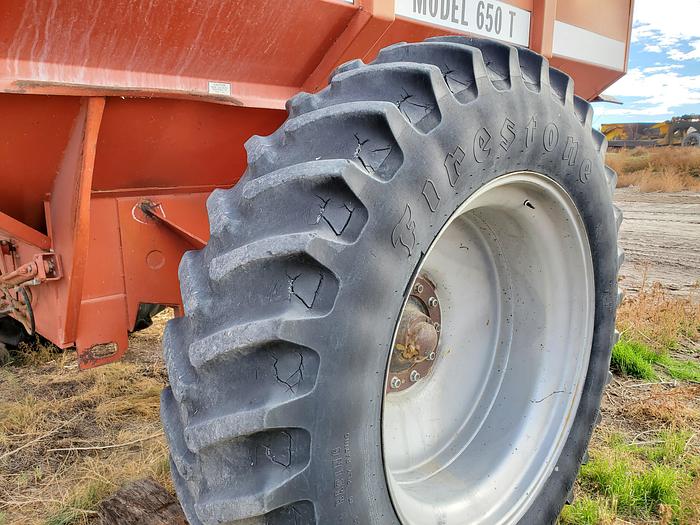 Used A&L 650T Grain Cart