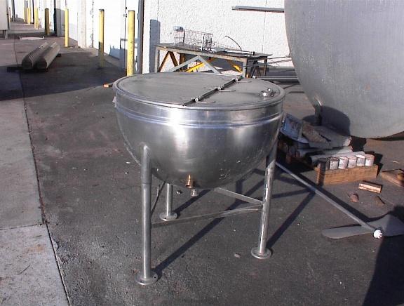 Used 1000 GALLON BULK TANK