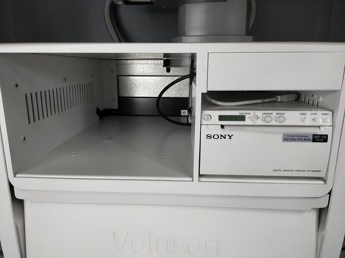 Gebraucht GE Voluson E8 Expert Ultraschallgerät mit RAB4-8-D Sonde und DVD Brenner SW: BT13