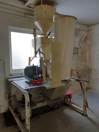 Used Sugar mill BAUERMEISTER type UZU-01 mounted on a pedestal