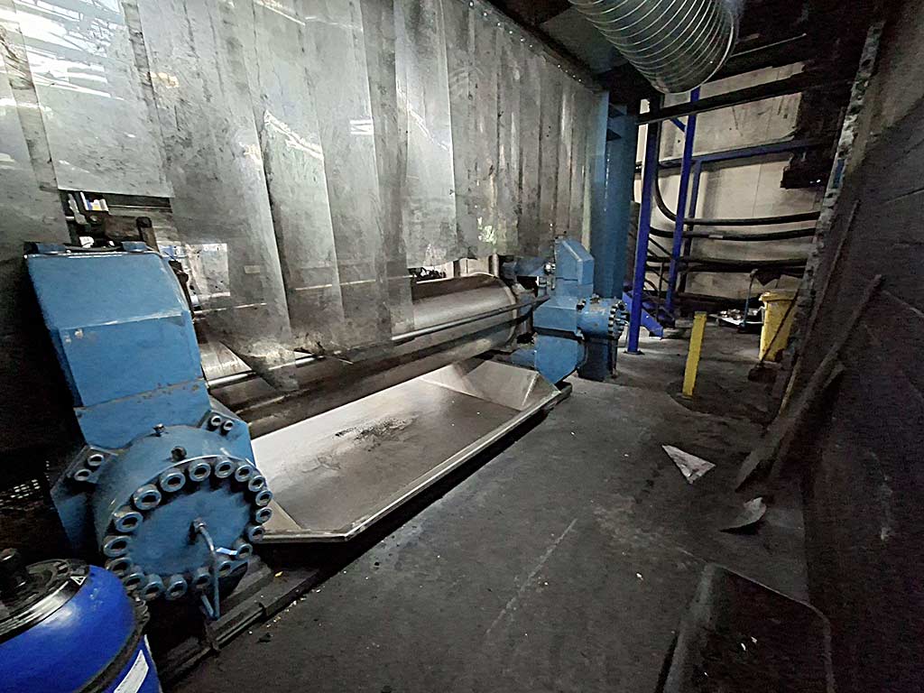 Used 2000 Bululuk 750mm dia x 2500mm Two Roll Mill and Stockblender