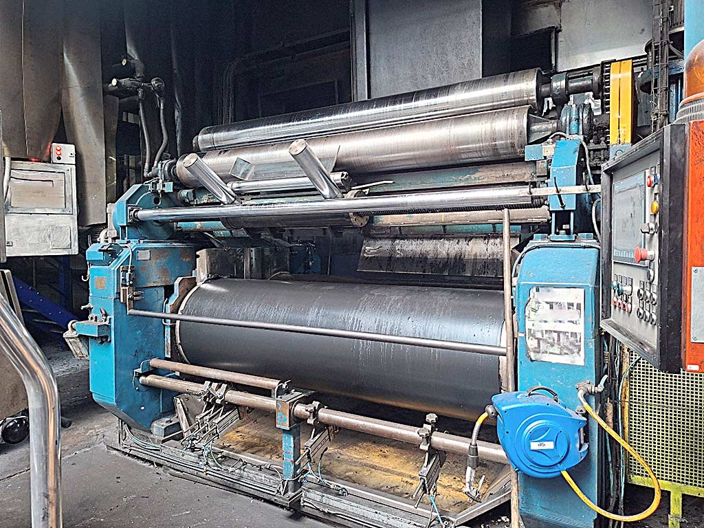 Used 2000 Bululuk 750mm dia x 2500mm Two Roll Mill and Stockblender