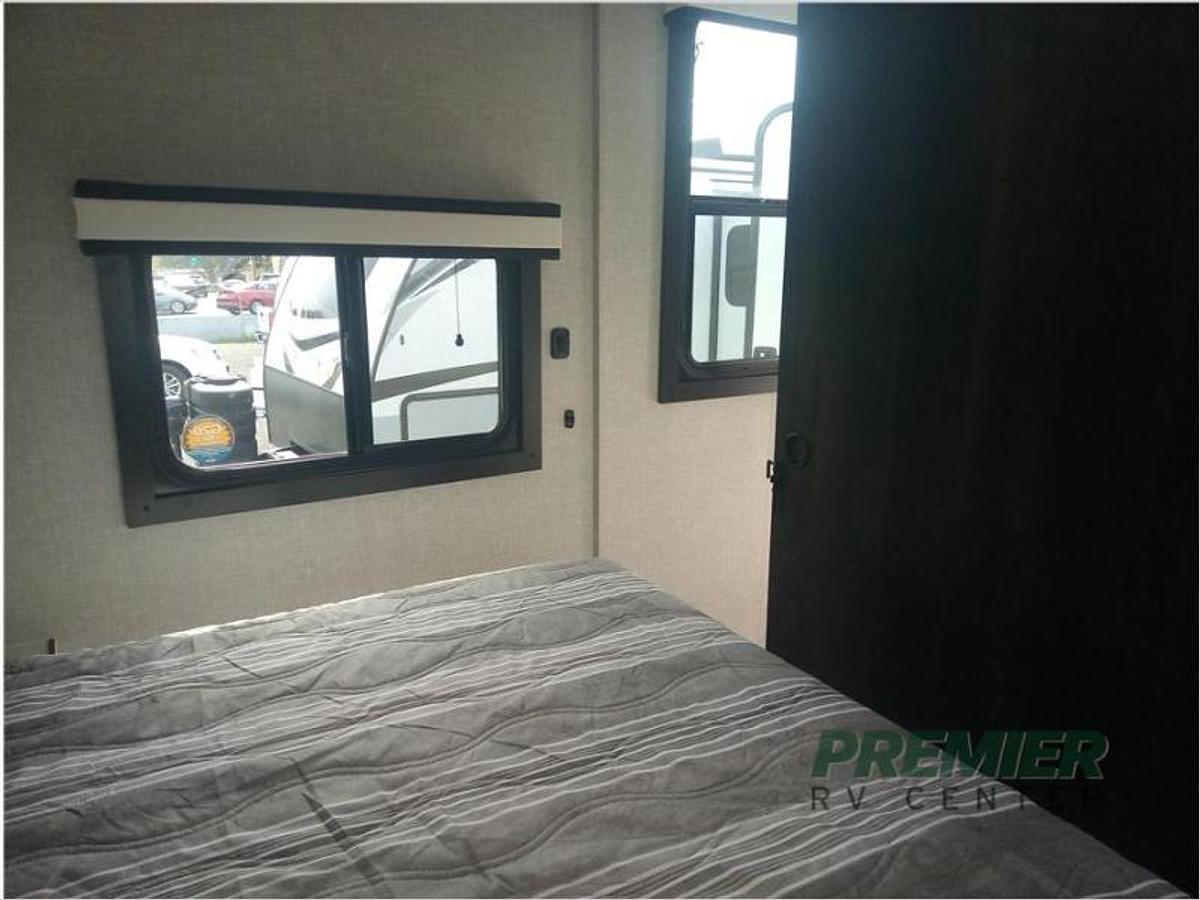 New 2024 Jayco Jay Feather 29QBH