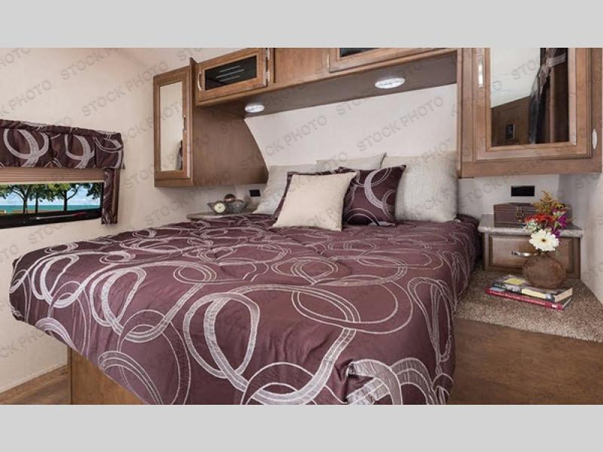 Used Used 2017 Forest River RV Wildwood Heritage Glen Hyper-Lyte 24RLSHL
