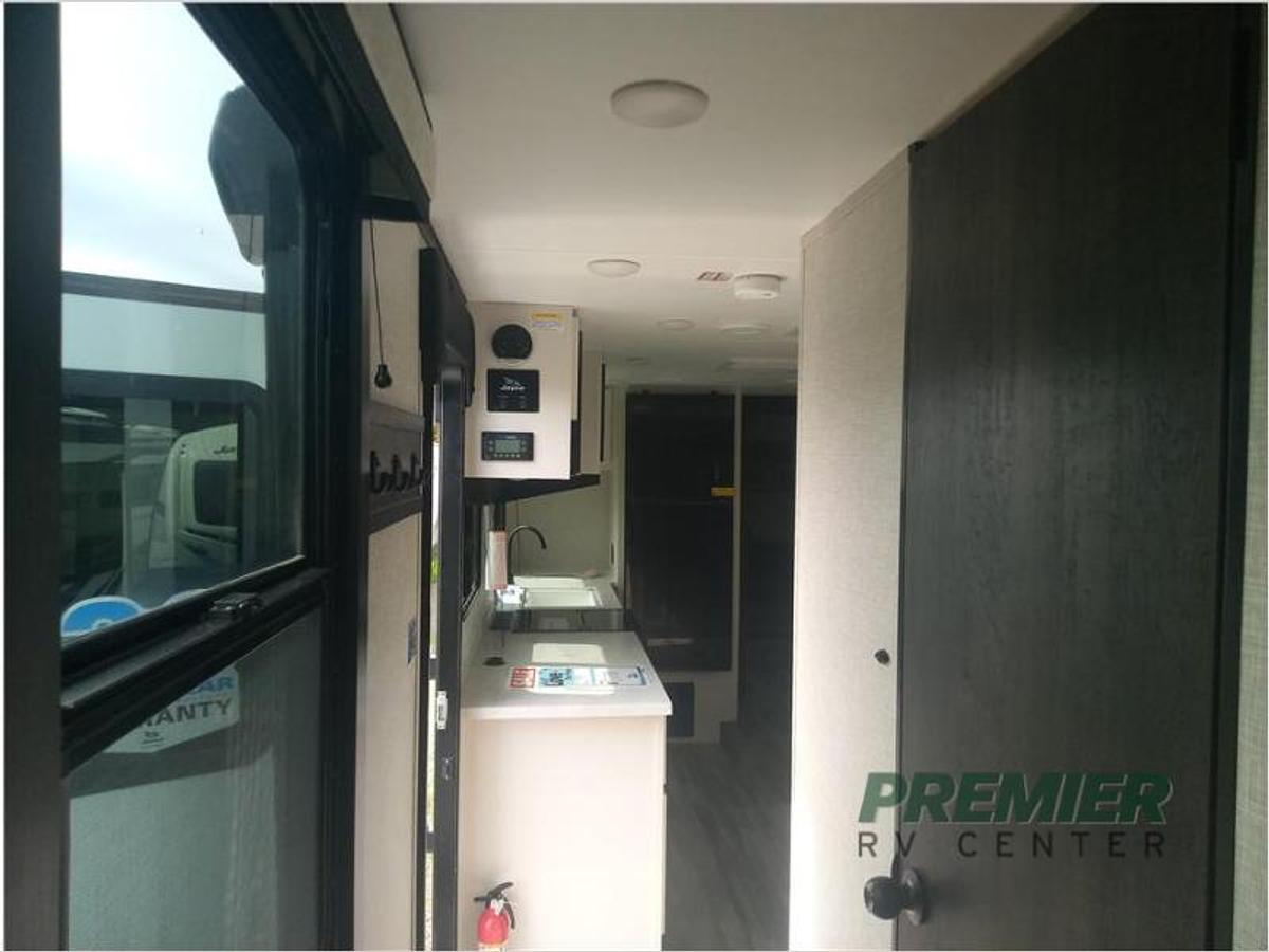 New 2024 Jayco Jay Feather 29QBH