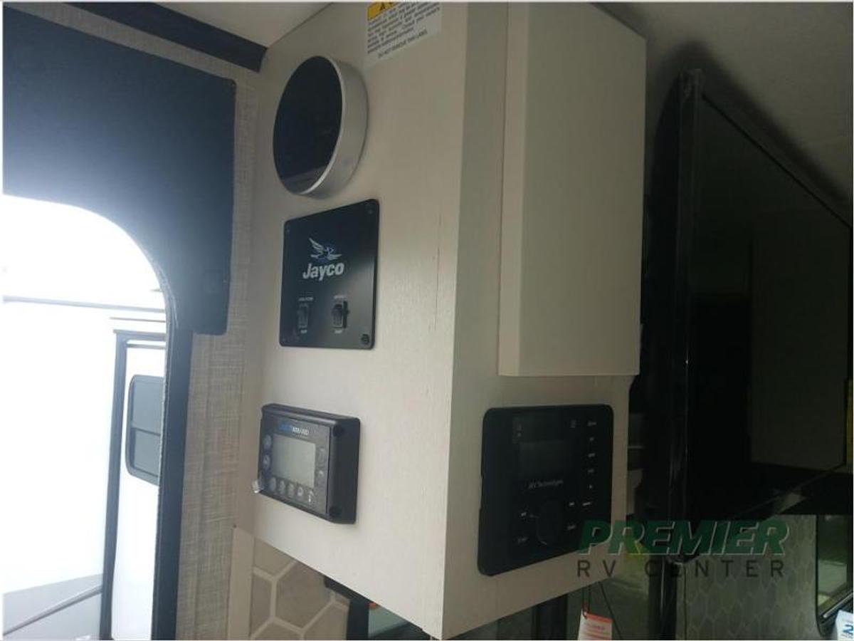 New 2024 Jayco Jay Feather 29QBH