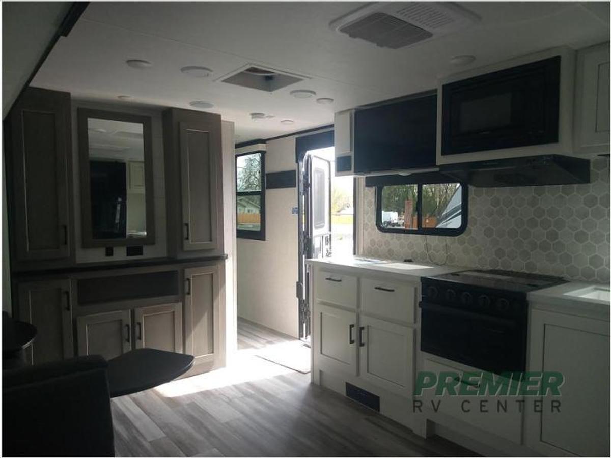 New 2024 Jayco Jay Feather 29QBH