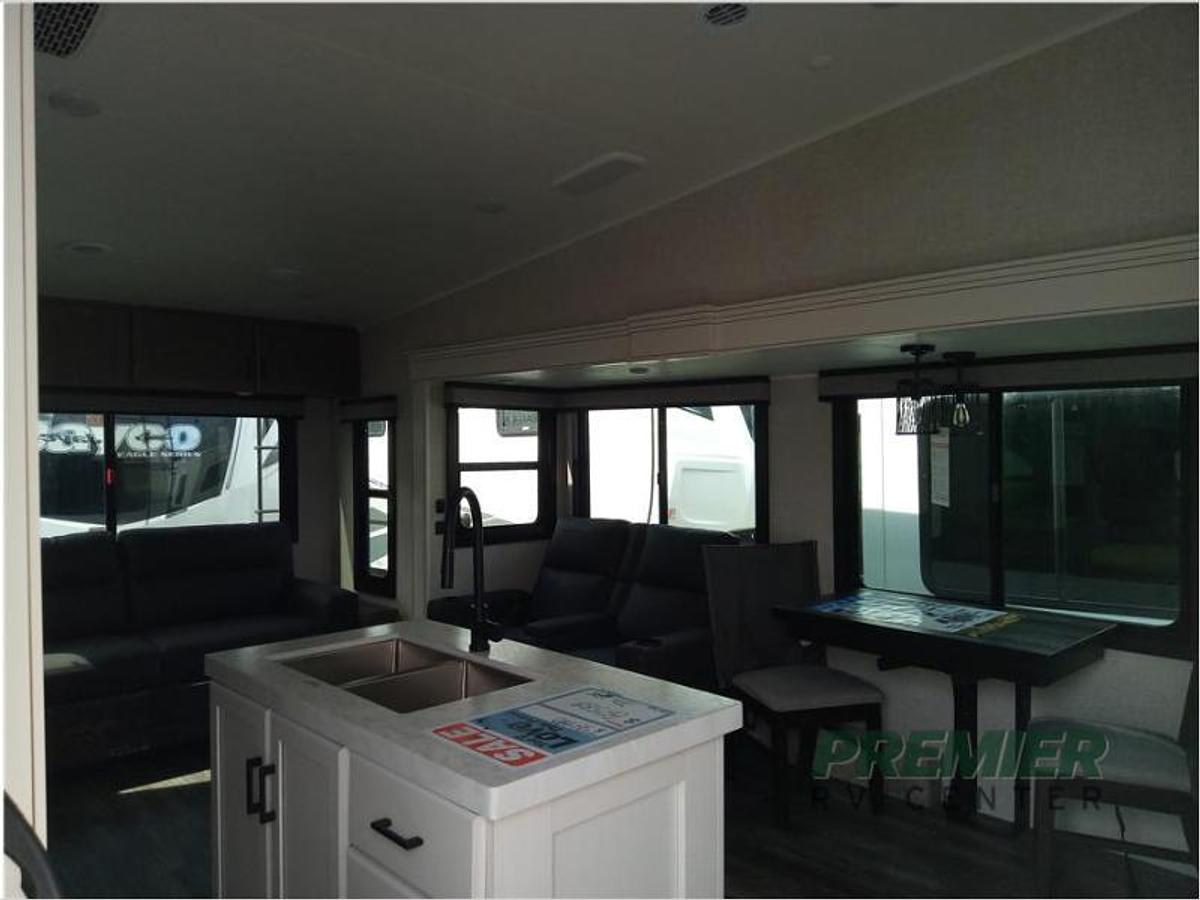 New 2024 Jayco Eagle 321RSTS
