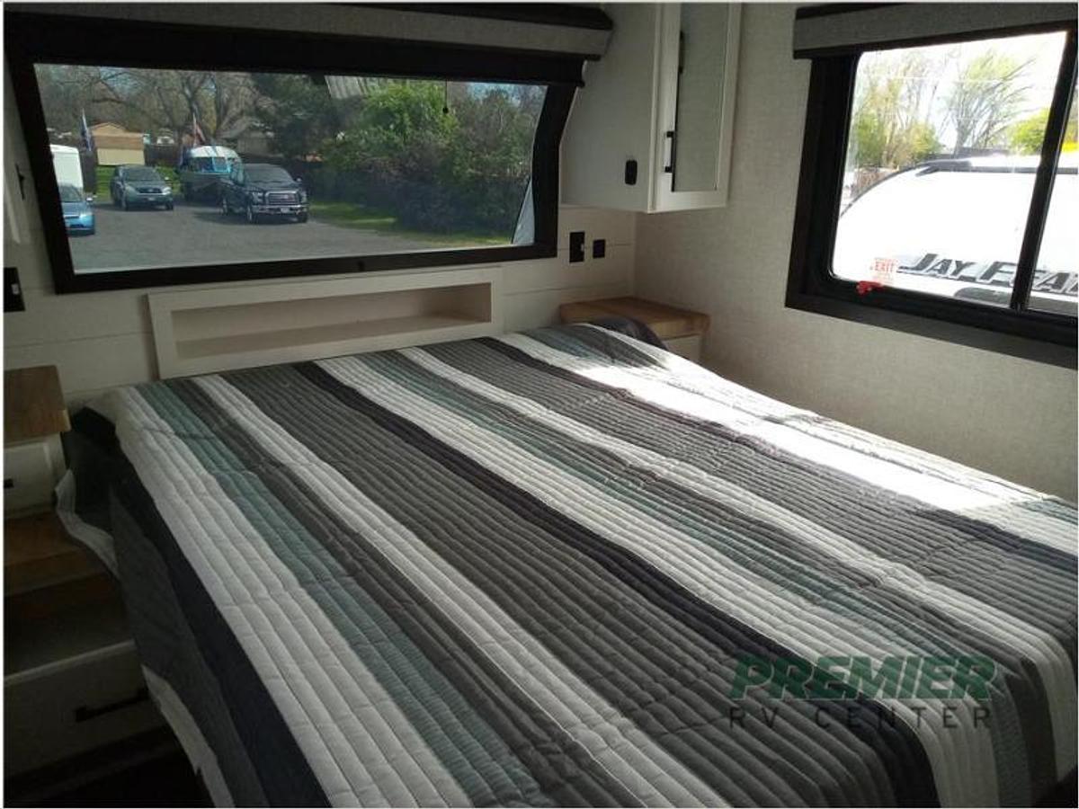 New 2024 Jayco Eagle 321RSTS