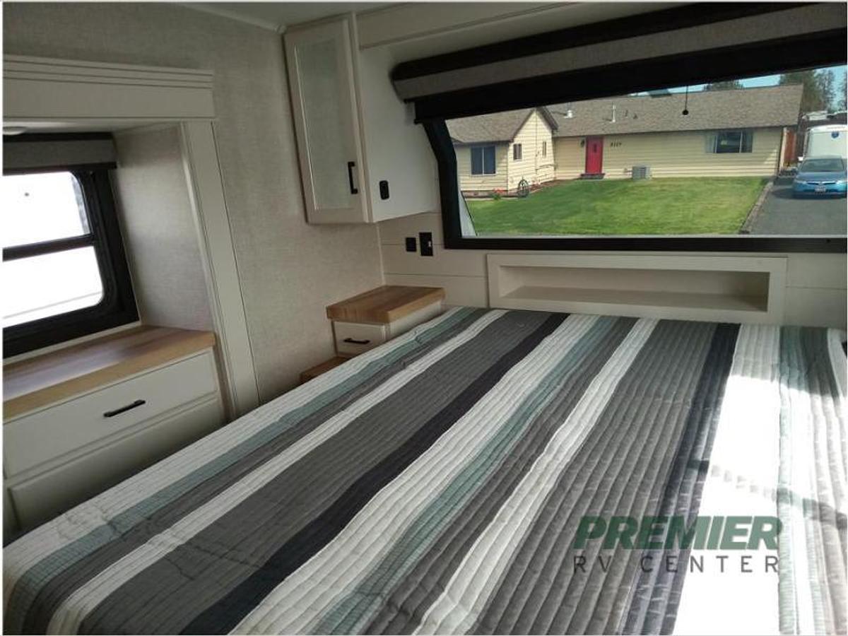 New 2024 Jayco Eagle 321RSTS