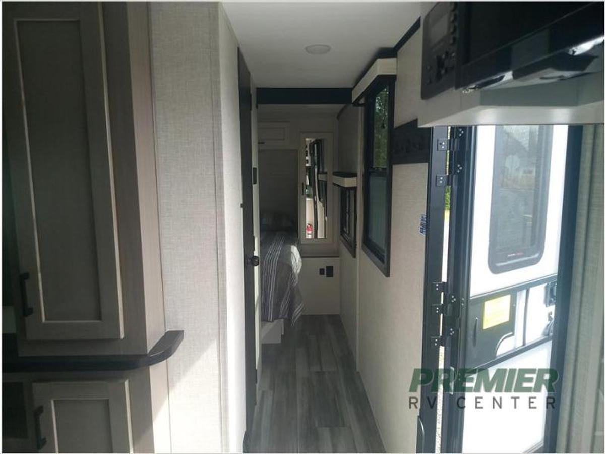 New 2024 Jayco Jay Feather 29QBH