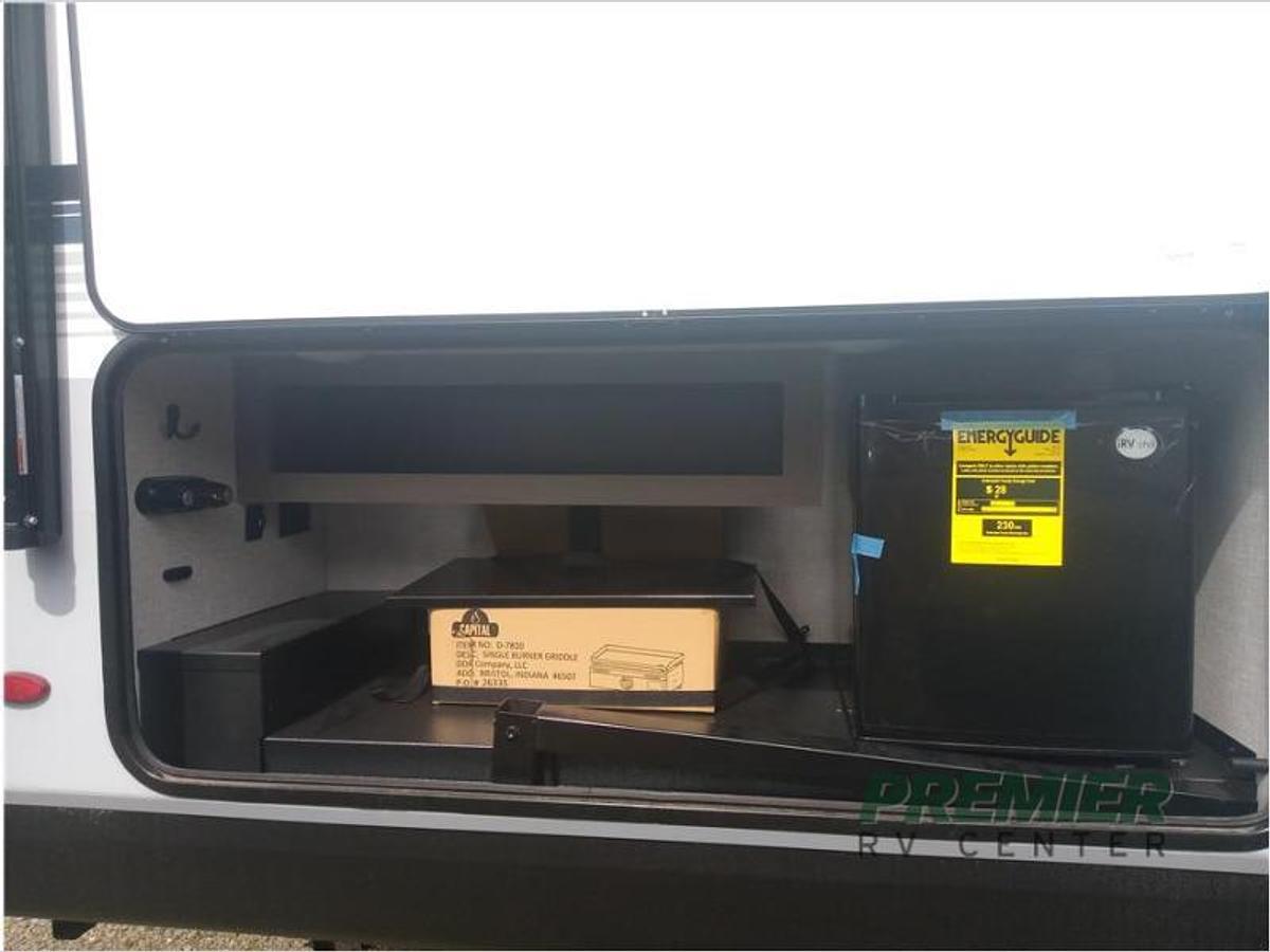 New 2024 Jayco Jay Feather 29QBH