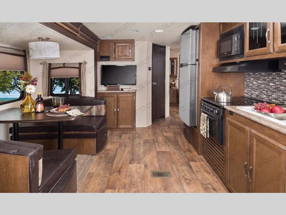Used Used 2017 Forest River RV Wildwood Heritage Glen Hyper-Lyte 24RLSHL