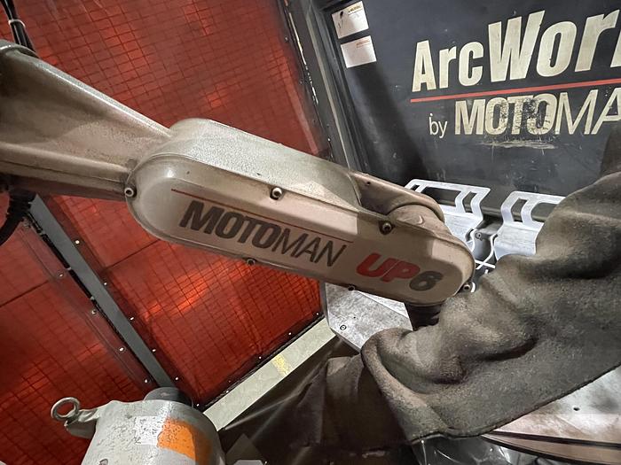 Used MOTOMAN ARCWORLD WELD CELL W/ INDEX TABLE AND UP6 ROBOT WITH XRC CONTROL