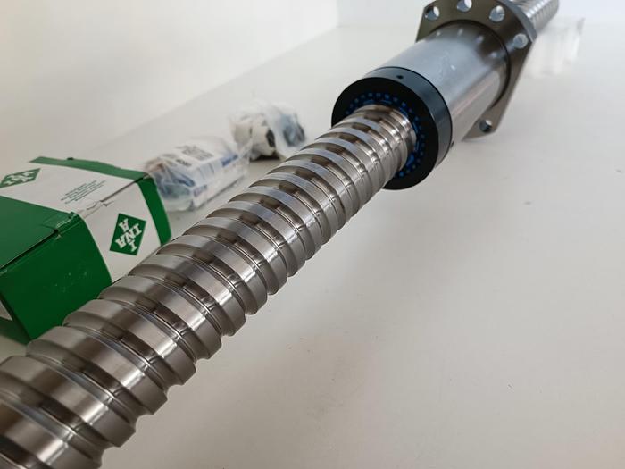 Geschliffener Präzisions Kugelgewindetrieb, D50 mm, 1143mm, Steinmeyer, neu