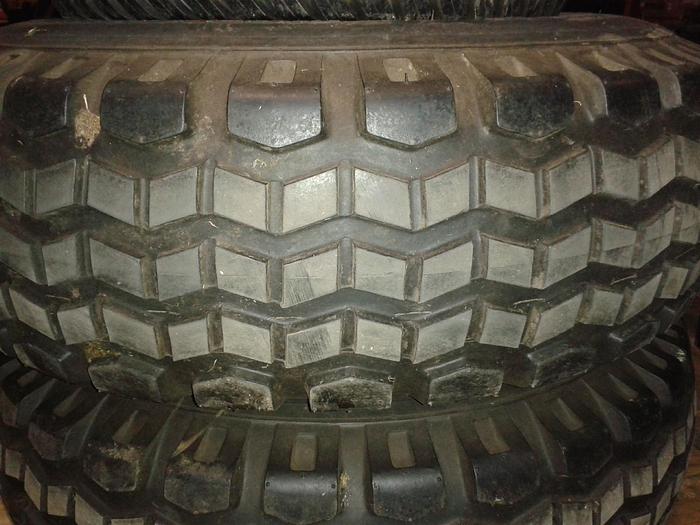 Gebruikt Gazonwielenset  Yanmar YM2310 gebruikt 12.5/80-15:24x850-14