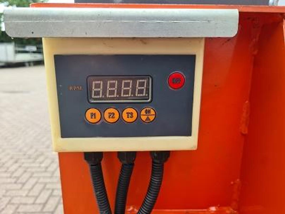 Used Houtversnipperaar Loma LWC130 incl. aftakas.