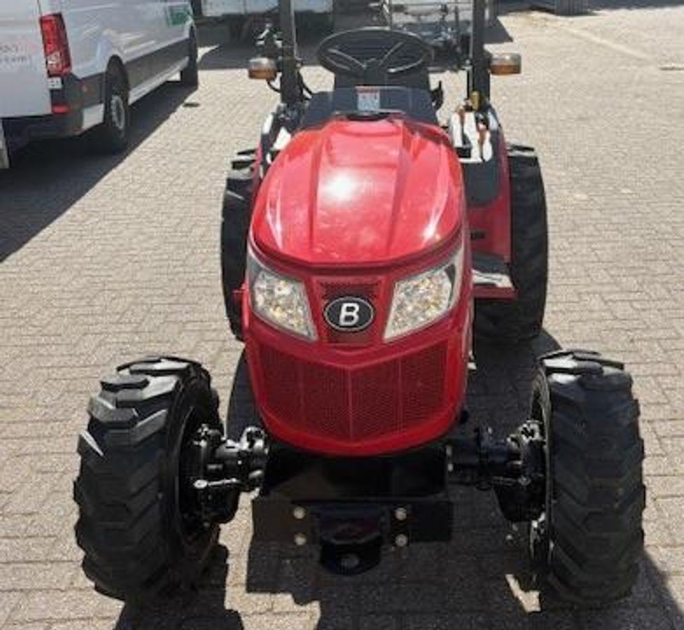 Compact tractor TYM/ Branson 2505H Demo