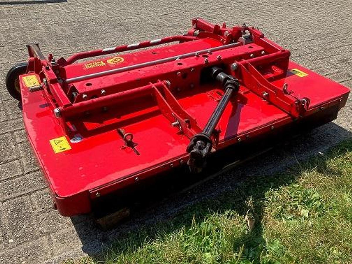 Used Frontmaaier 1.30 m. AL passend aan Turbo 1,2 en 4 gebruikt