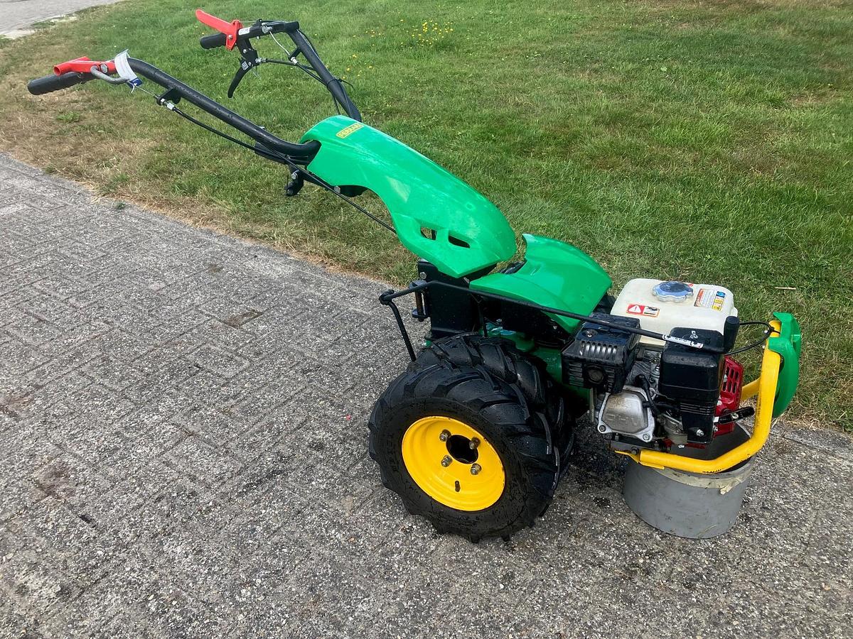 Used Tuinfrees Ferrari 515S Griffon gebruikt