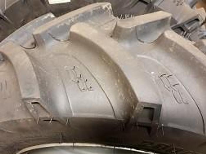 Gebruikt Wielen (achter) 280/70R-18 Mitsubishi 1601D