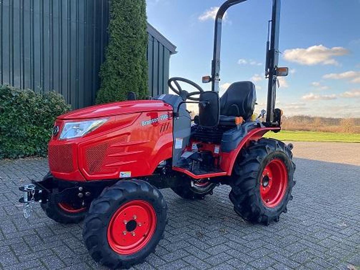 Used Tractor Branson 2505H gebruikt