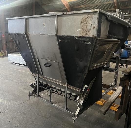 Used 2005 Dansk Flaskerejser Fabrik 9 flasker á ca. 1. liter størrelse.