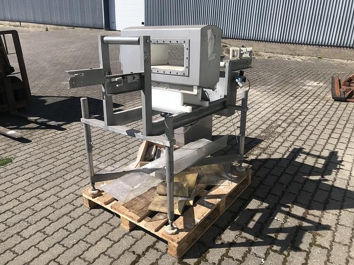 Used CABINPLANT - belt conveyor with metal detector and reject pusher