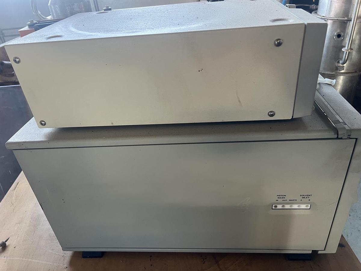 Used SHIMADZU CORPORATION auto sample changer, type ASC-5, cat. no. 204-09100