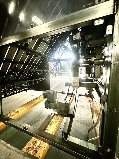 Used 2005 Dansk Flaskerejser Fabrik 9 flasker á ca. 1. liter størrelse.