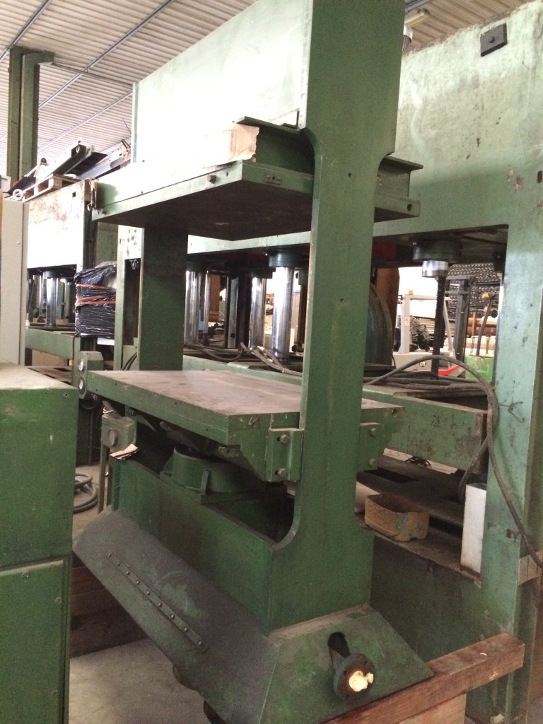 Usato Pressa idraulica mm. 1200×700 h.600