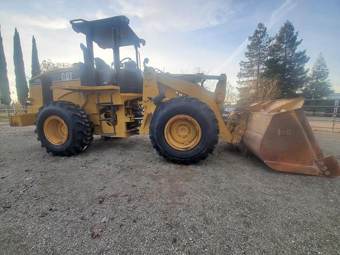 Used 2004 CAT 938G