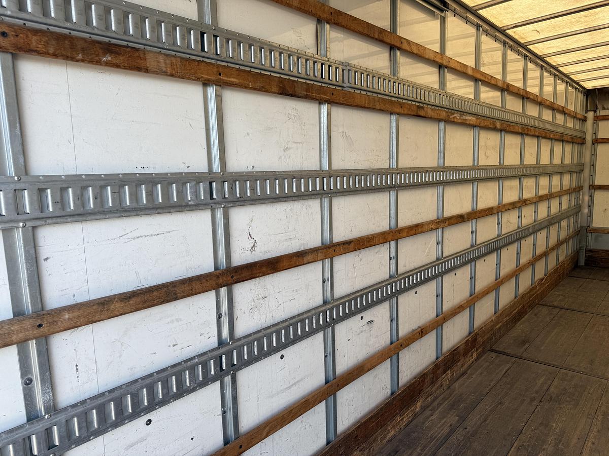 Used 2021 Freightliner 26' M2 106