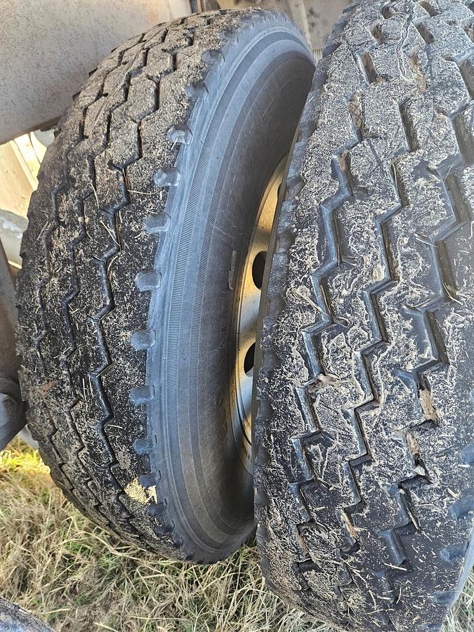 Used 2015 Vantage Pneumatic Trailer