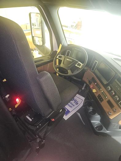 Used 2024 Freightliner Cascadia PT126 Sleeper