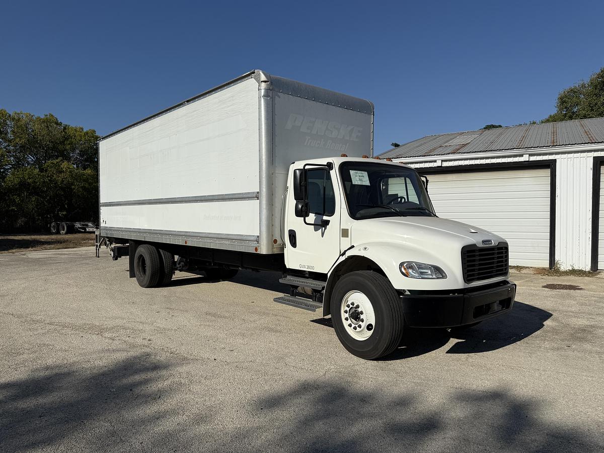 Used 2021 Freightliner 26' M2 106