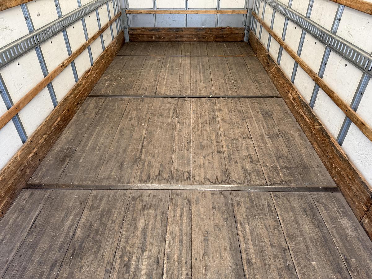 Used 2021 Freightliner 26' M2 106