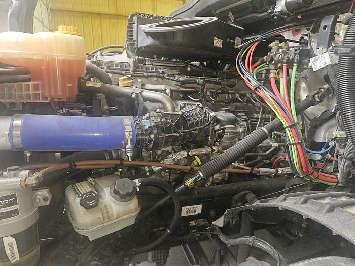 Used 2024 Freightliner Cascadia PT126 Sleeper